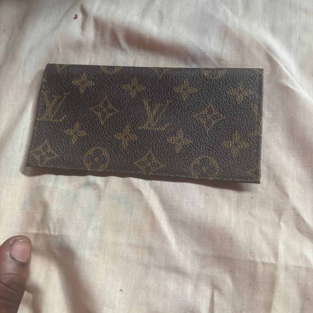 Lv - Picture 3 of 4